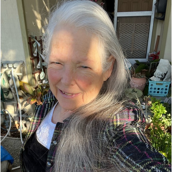 Meet your Posher, Stephie - Picture 3 of 11